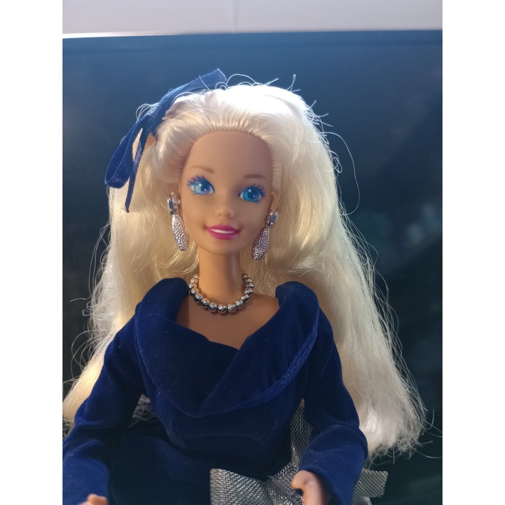 Vintage‎ 1995 Winter Velvet Barbie Doll Mattel Special Edition Blue Silver Gown - Picture 2 of 3